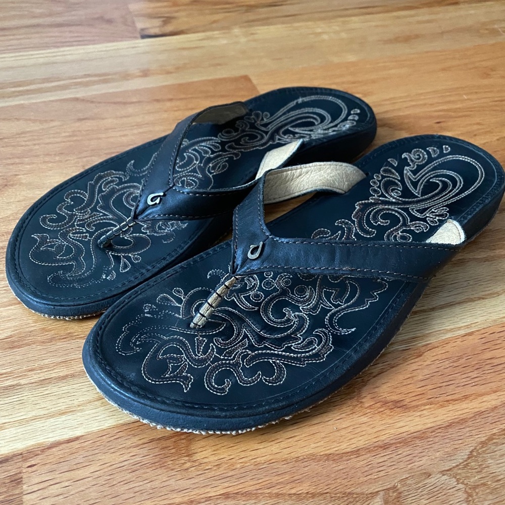 OluKai Paniolo leather sandals black size 9